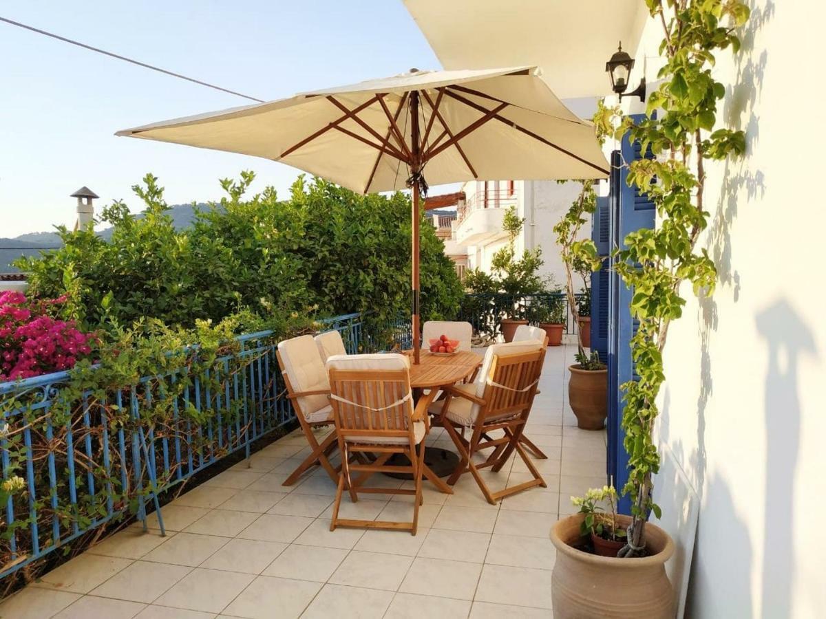 Aquarella-Stylish Veranda Apartment In Centre Of Poros Town Exterior photo