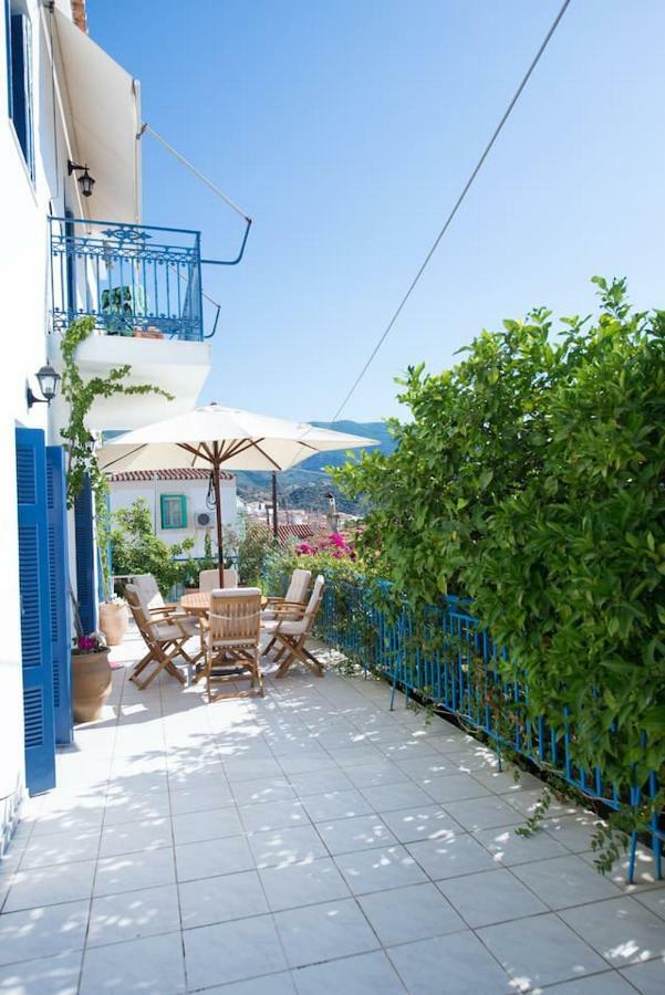 Aquarella-Stylish Veranda Apartment In Centre Of Poros Town Exterior photo