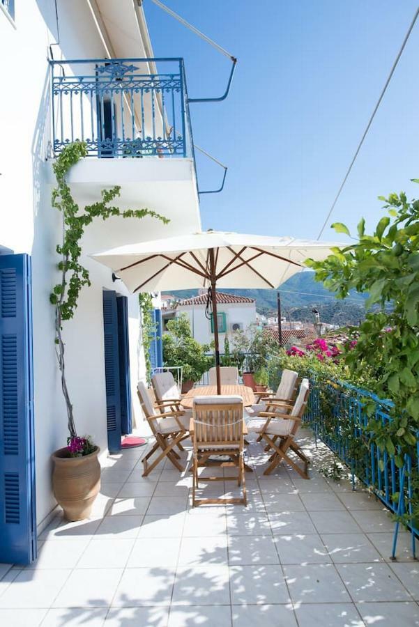 Aquarella-Stylish Veranda Apartment In Centre Of Poros Town Exterior photo