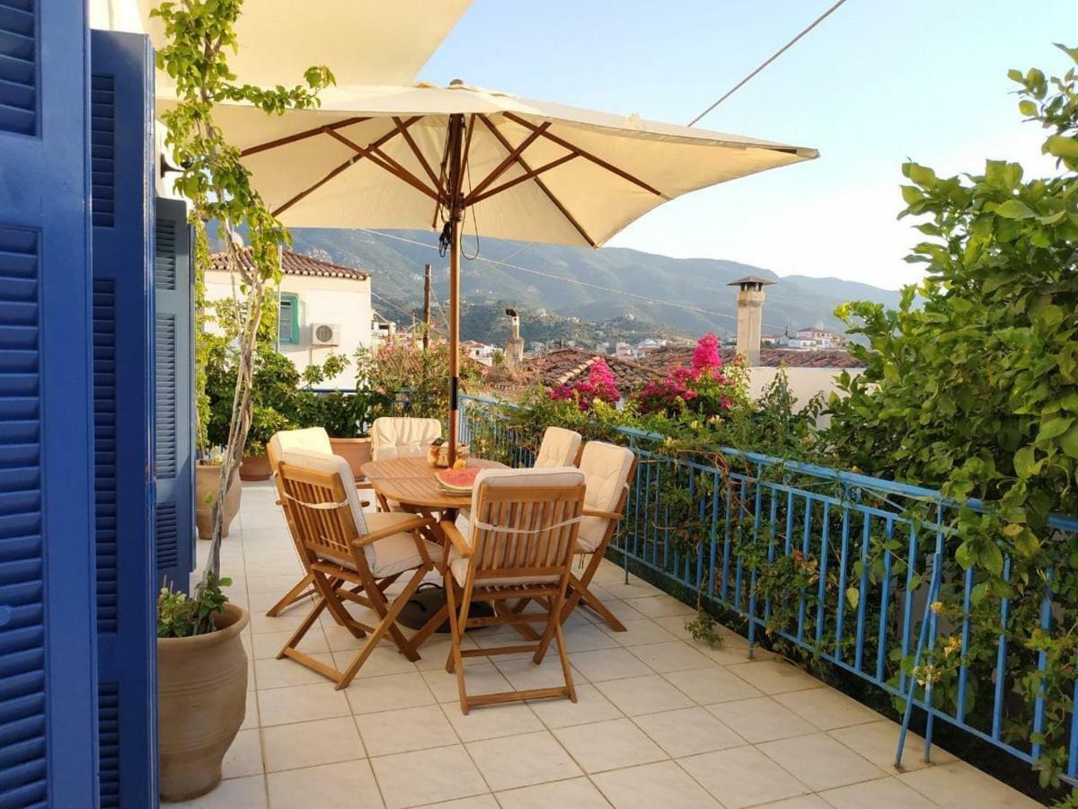 Aquarella-Stylish Veranda Apartment In Centre Of Poros Town Exterior photo