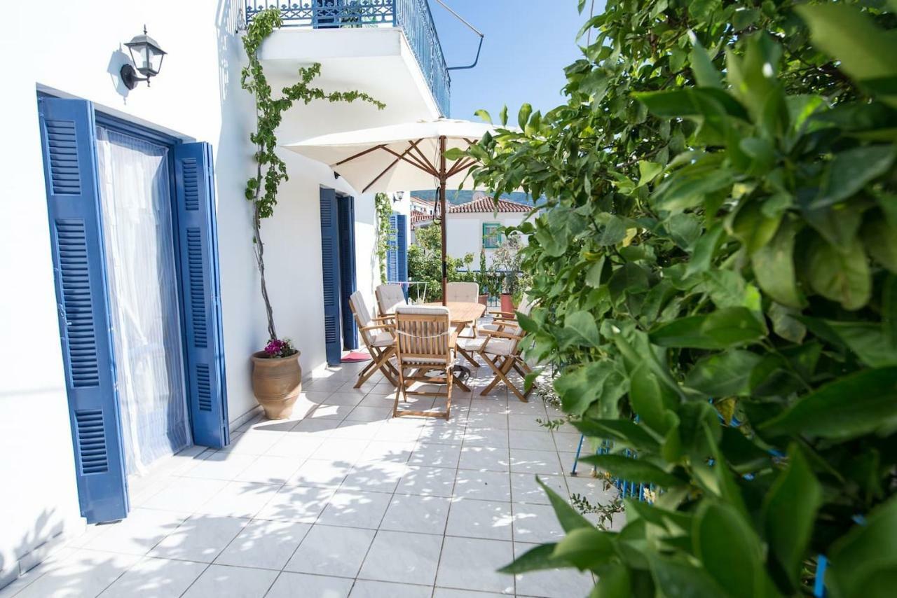 Aquarella-Stylish Veranda Apartment In Centre Of Poros Town Exterior photo