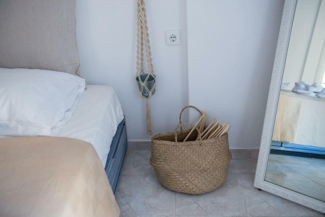 Aquarella-Stylish Veranda Apartment In Centre Of Poros Town Exterior photo