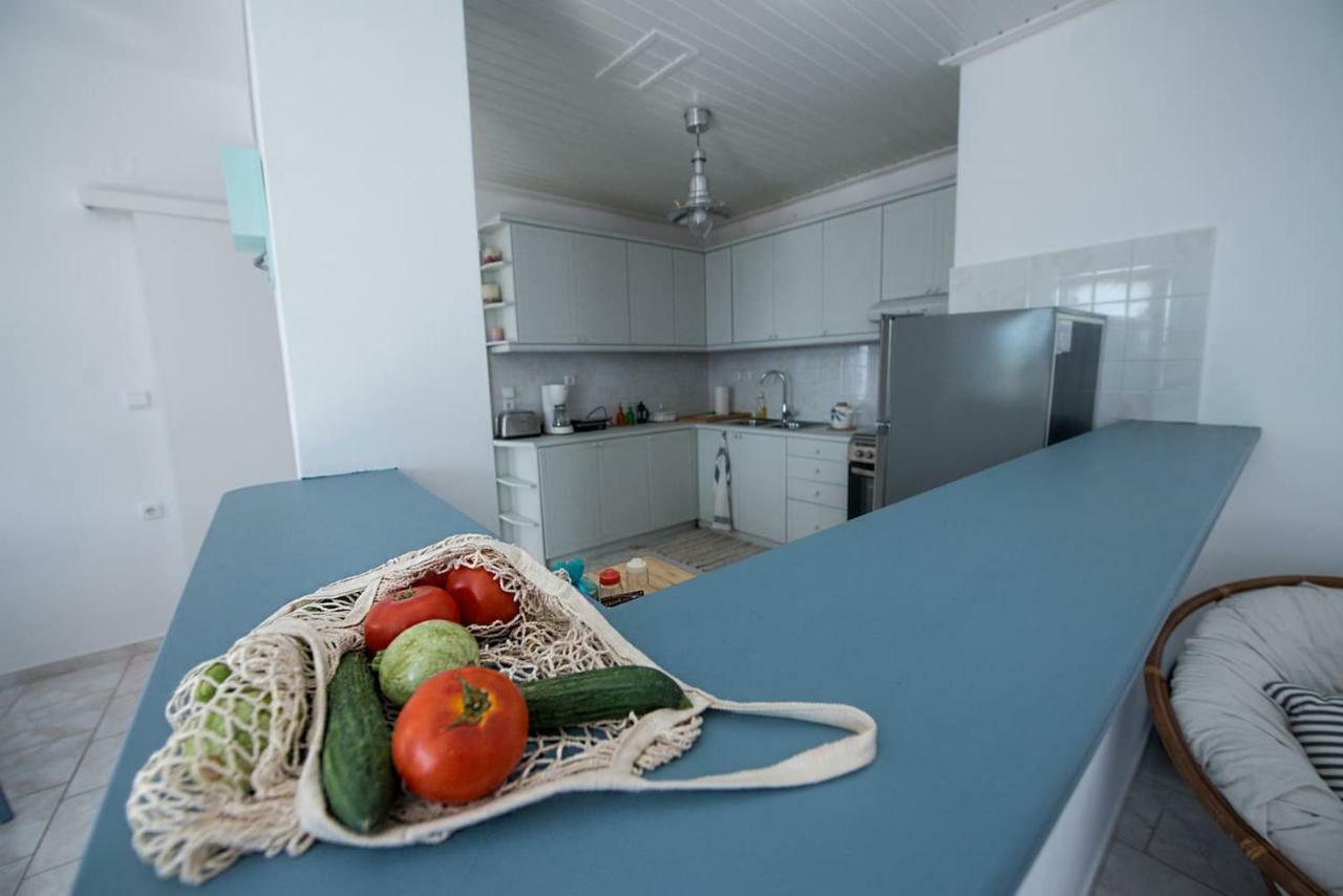 Aquarella-Stylish Veranda Apartment In Centre Of Poros Town Exterior photo