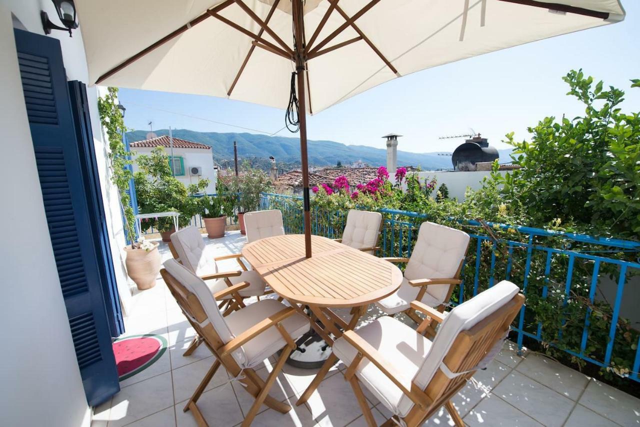 Aquarella-Stylish Veranda Apartment In Centre Of Poros Town Exterior photo