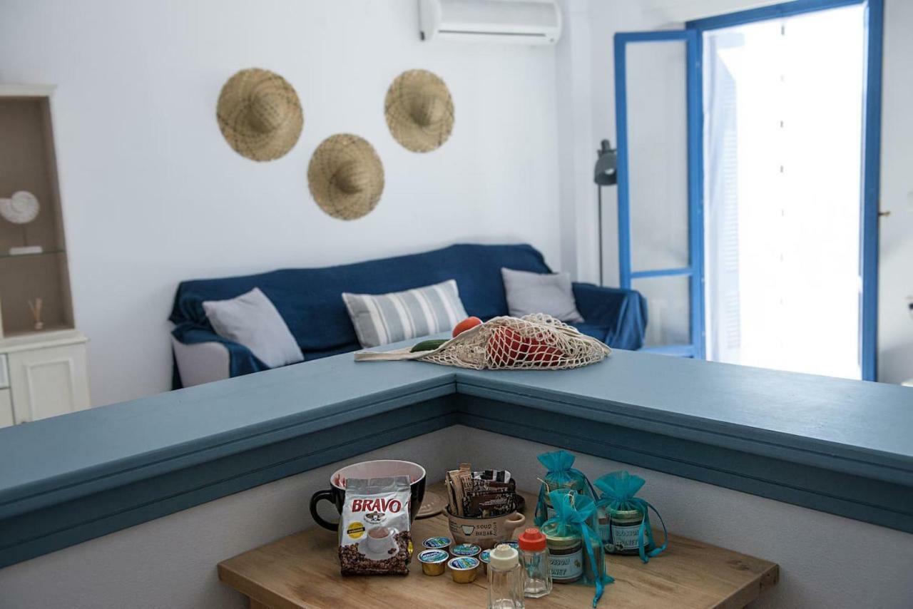 Aquarella-Stylish Veranda Apartment In Centre Of Poros Town Exterior photo