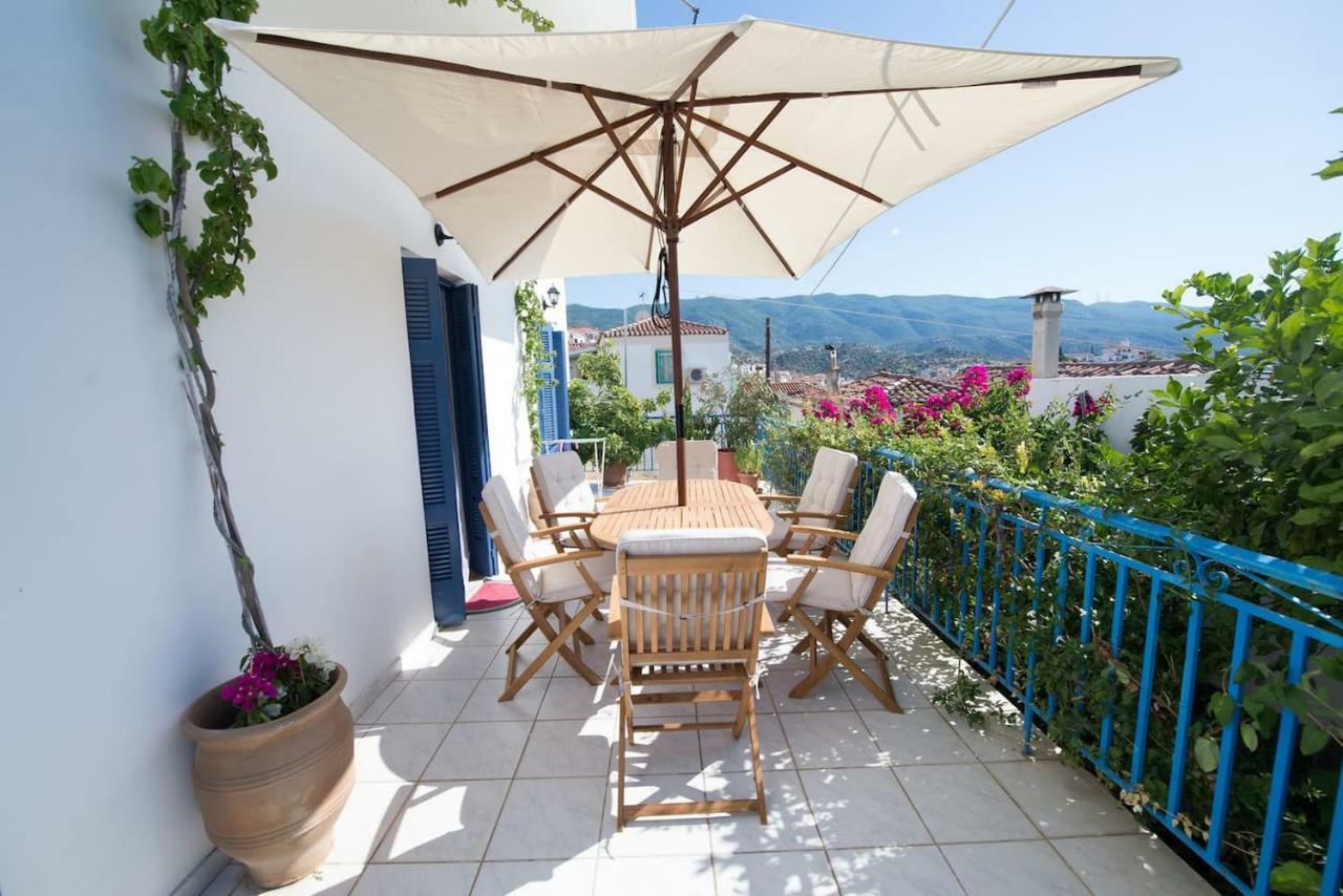 Aquarella-Stylish Veranda Apartment In Centre Of Poros Town Exterior photo