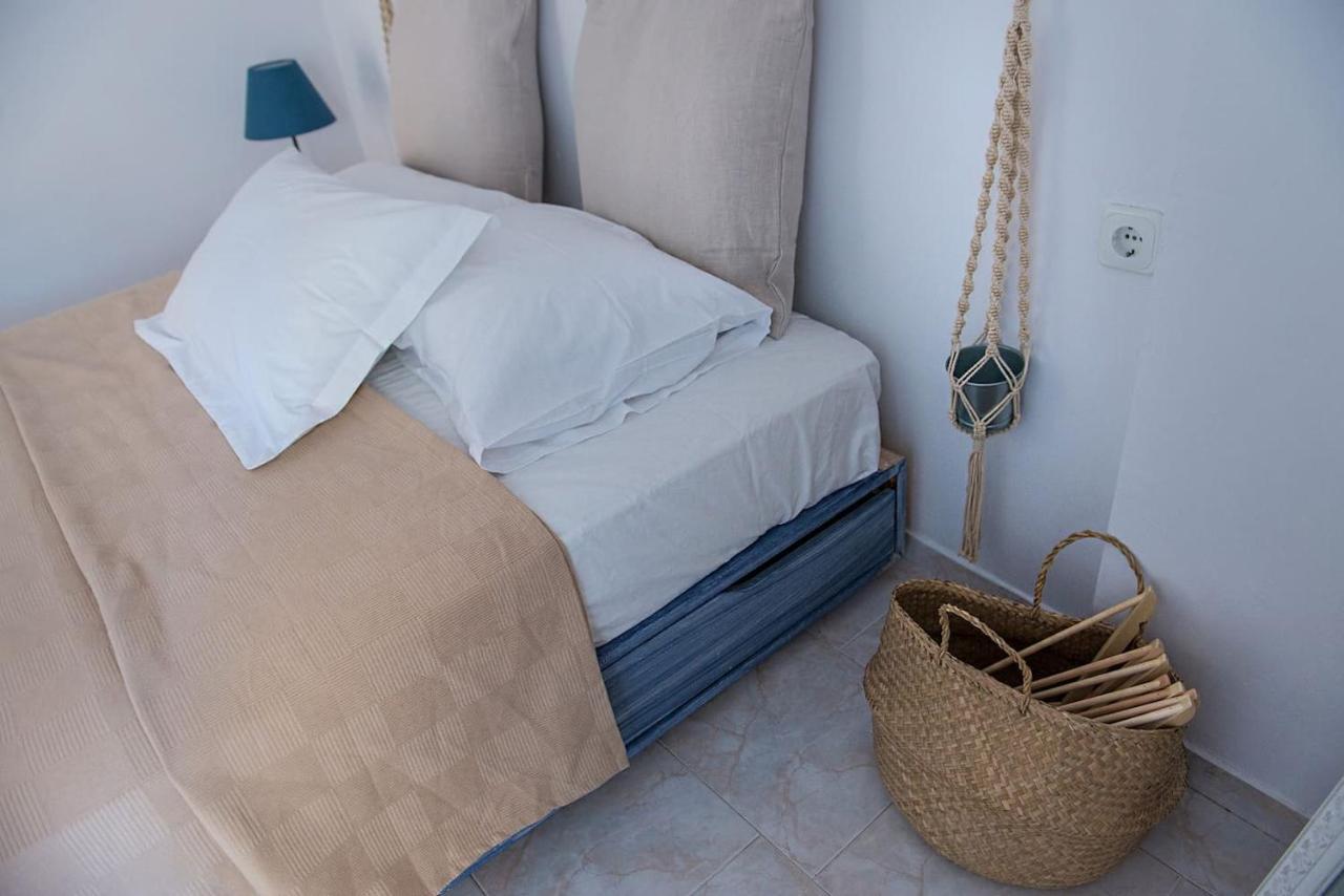 Aquarella-Stylish Veranda Apartment In Centre Of Poros Town Exterior photo